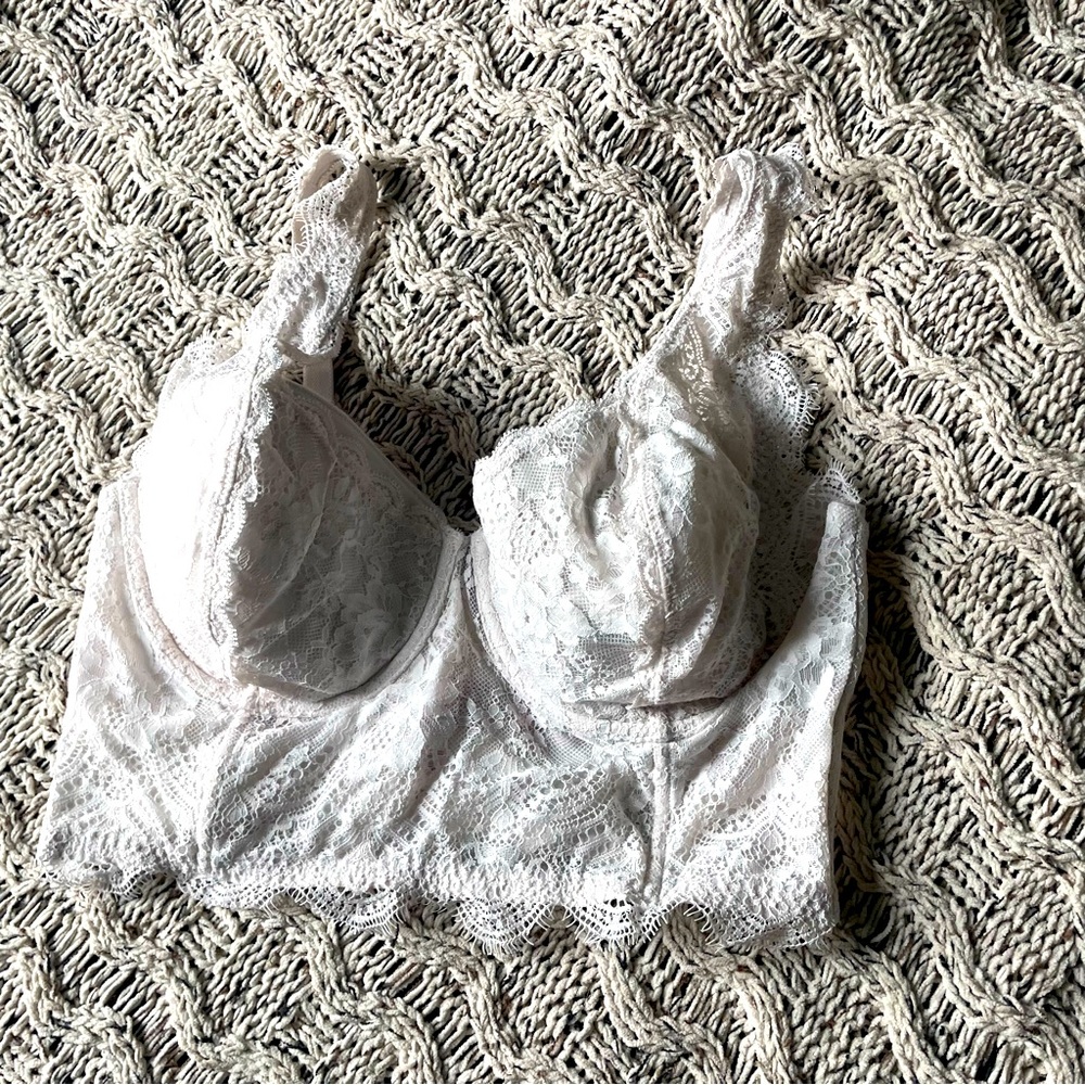 Victoria’s Secret White Lace Bridal Corset Bra -EUC - Size 36 DD